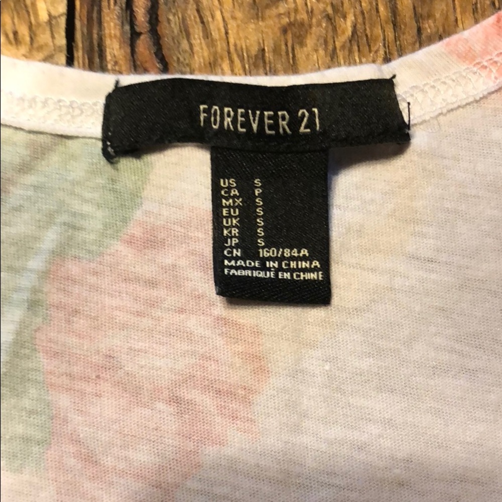 Crop top - Picture 2 of 3